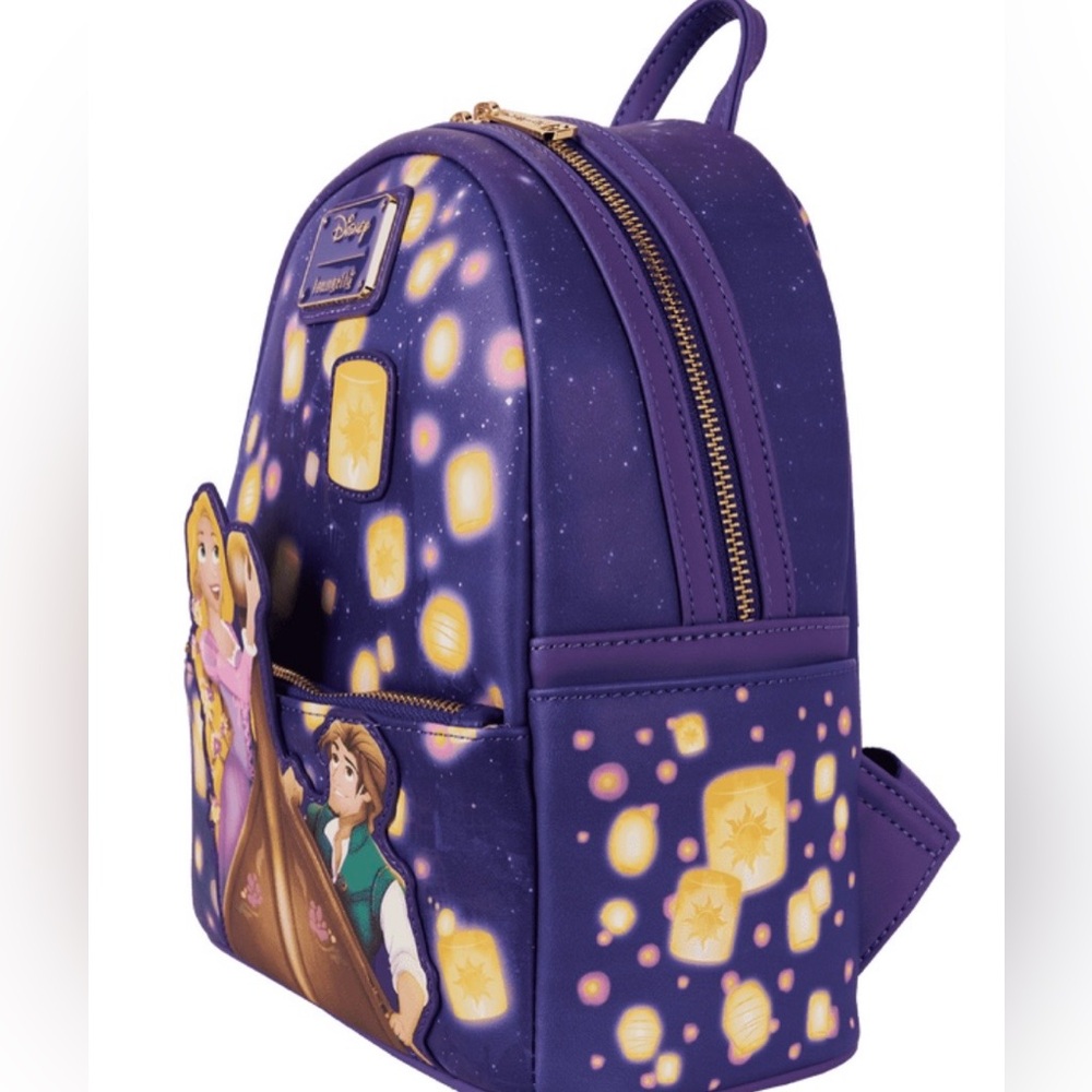 Disney’s Tangled 
Rapunzel & Flynn Rider 
Lantern 
Light Up 
Mini
Backpack - Picture 3 of 5